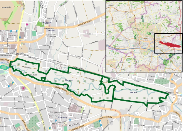 Karte einer in zwei Abschnitte geteilten Stadt mit einer grünen Linie, die die Route einer Fahrradtour einschließlich Start- und Endpunkten, Dauer und Sehenswürdigkeiten anzeigt.