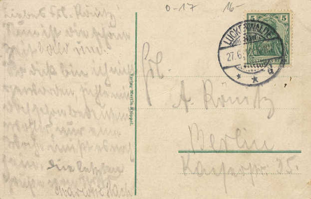 Ein alter Umschlag mit einer Briefmarke, adressiert an Berlin, Deutschland, mit einem Poststempel aus Luxemburg mit Datumsangaben von 5d bis 99d.