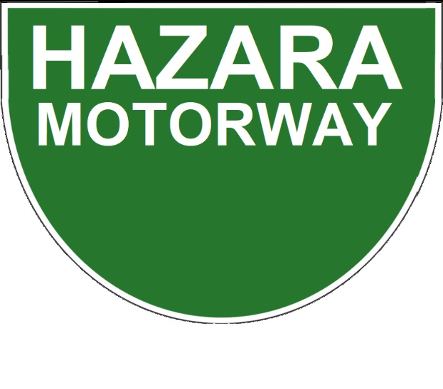 Ein grünes Gefahren-Schild mit fetter weißer Schrift "Gefahr Straße" in der Mitte, umgeben von einem weißen Rand, gelbem Hintergrund und einem gelben Kreis mit schwarzem Rand.