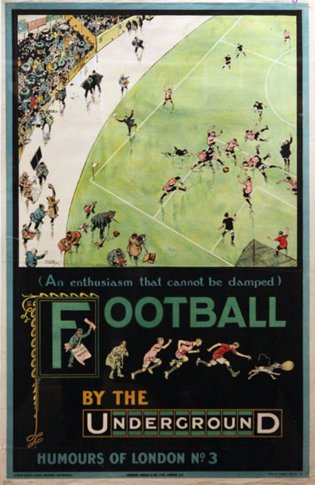 Ein Plakat an einer Wand, das eine Gruppe von Menschen zeigt, die Fußball in einem Stadion spielen, mit dem Text "Fußball von der U-Bahn - Humor von London Nr. 3" oben.