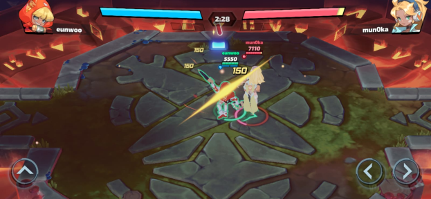 Ein Charakter in einem Spiel-Mittschnitte, der entschlossen eine Waffe hält, umgeben von animierten Bildern, Logos und Text, was darauf hindeutet, dass er in einer Schlacht ist.