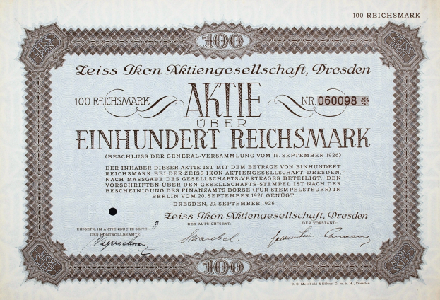 Deutsches Aktienzertifikat über 100 Reichsmark mit schwarzem Rand und gedrucktem Text.