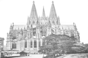 Der Eingang zum Kölner Dom in Köln, Deutschland, mit detaillierten Schnitzereien, Skulpturen und einer großen Tür unten.