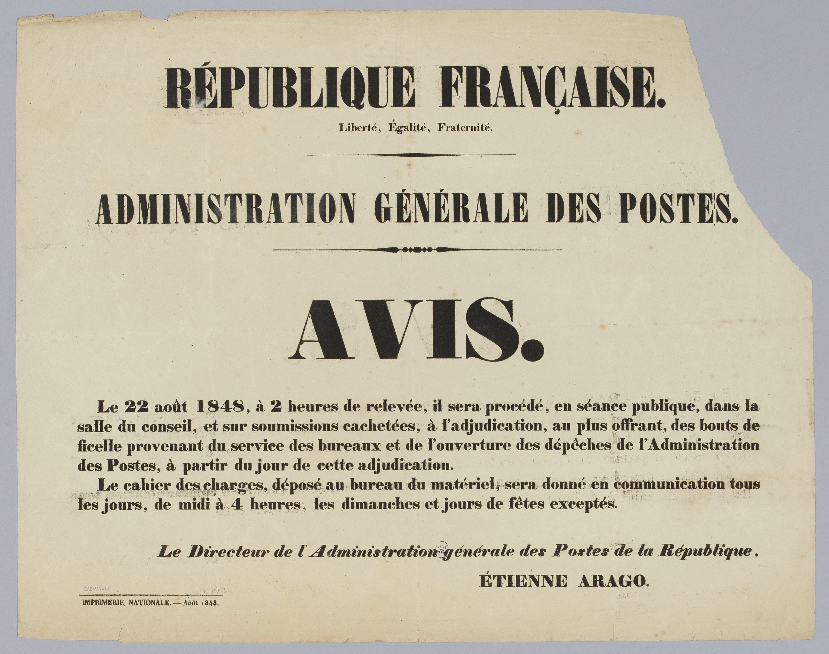 Papier mit gedrucktem Text "Administration Générale des Postes Avis", das eine französische Postverwaltungswerbung anzeigt.