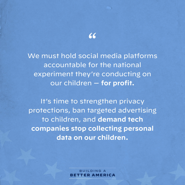 Ein Plakat mit einem Zitat aus Building a Better America, das besagt: 'Wir müssen Social-Media-Plattformen für das nationale Experiment zur Rechenschaft ziehen, das sie an unseren Kindern durchführen - zum Profit.'