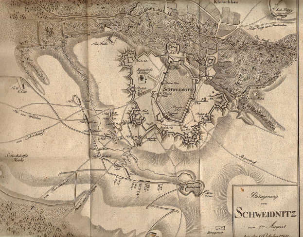 Ausf"uhrliches altes Stadtplan von Schweidnitz, Deutschland, mit Stra{\ss}en, Geb"uden und Sehenswürdigkeiten sowie begleitendem Text "uber Bev"olkernung, Geschichte und Kultur.