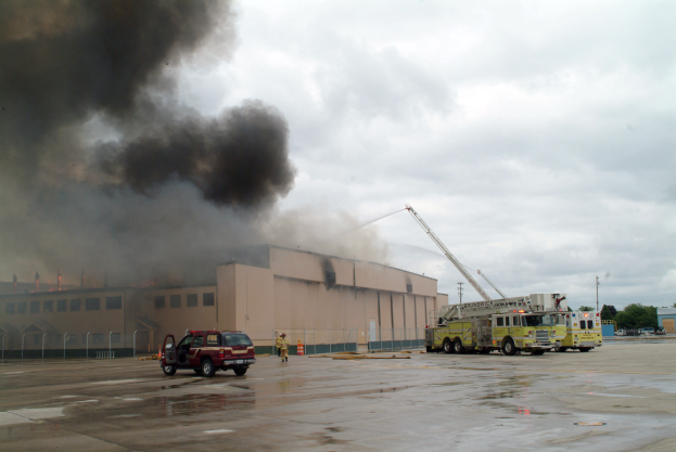 Brand in Paderborn: Materialauslauf in einer Logistikfirma