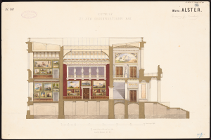 Ein detailliertes Bild einer Opernhaus-Außenansicht, das zahlreiche Fenster, Türen, Säulen und farbenfrohe Gemälde zeigt, die Innenräume darstellen, sowie begleitenden Text mit historischen Informationen.