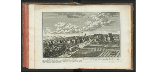 Ein offenes Buch mit dem Titel "Landschaft des Rhein-Westerwalds" veröffentlicht im Jahr 1805, das eine Zeichnung eines Dorfes mit Häusern, Bäumen, Hügeln und Wolken am Himmel zeigt.