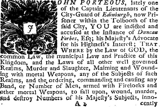 Schwarz-weißes Bild eines Mannes in Anzug und Krawatte mit einem Dokument mit Text und einem Design, einschließlich der Beschuldigung "John Porteous... Sie sind angeklagt und beschuldigt vor Duncan Forbes."