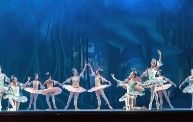 "Theater of Estrada Song" des Zentrums für Ästhetische Erziehung von Kindern der Nizhny Novgorod-Region wird vor der Vorstellung von "Nussknacker" im Nizhny Novgorod TYUZ am 1. Juni auftreten