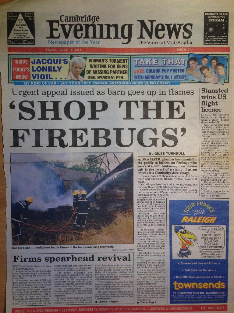 Eine Zeitungsvorderseite mit mehreren Anzeigen und Schlagzeilen.