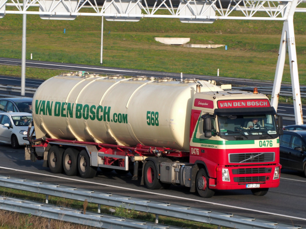 HZA-AC: "Ausländische Kraftstofftanks" auf Lkw / Wie ausländische Transportunternehmer von niedrigeren Kraftstoffpreisen in ihren Heimatländern profitieren und Steuerhinterzieher werden.