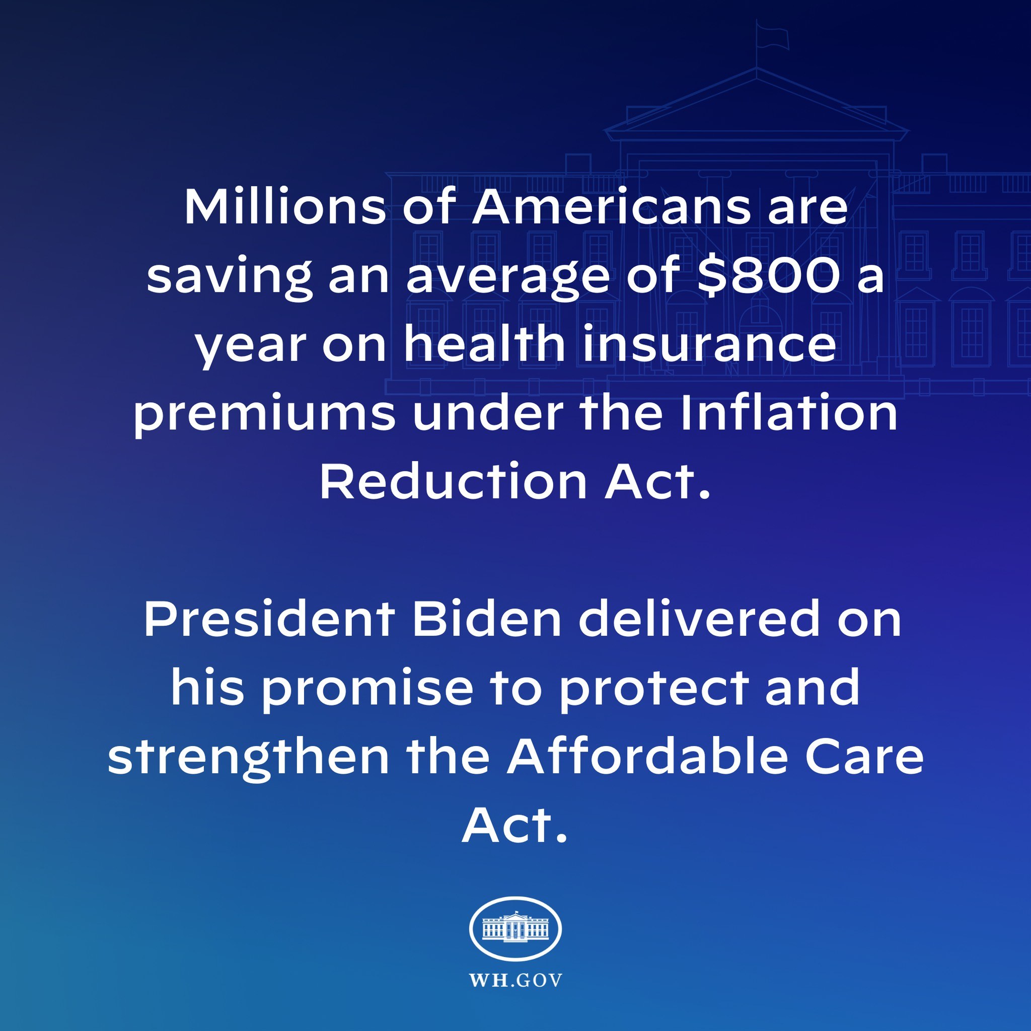 Blauer Hintergrund mit weißer Schrift, die besagt, dass Millionen von Amerikanern durchschnittlich 800 USD pro Jahr an Krankenversicherungsprämien unter dem Inflation Reduction Act sparen, mit einem Logo.