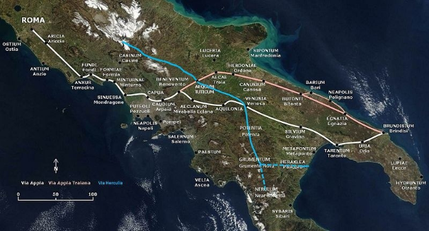 Eine Karte von Italien mit einer blauen Linie, die eine kreisförmige Bahnroute von Rom zeigt, die durch verschiedene Städte und Ortschaften verläuft.