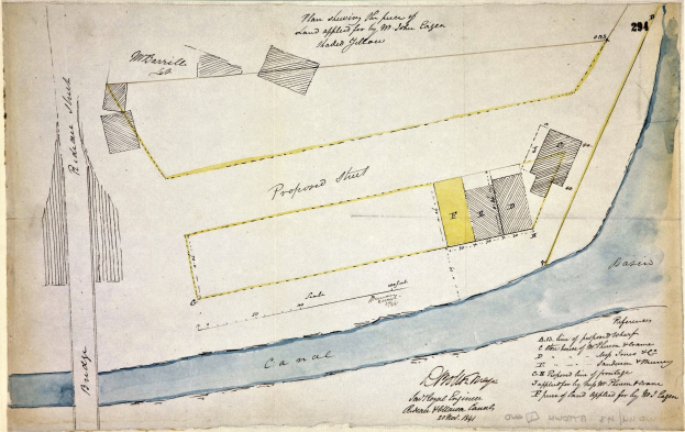 Eine detaillierte handgezeichnete Karte auf Papier, die vorgeschlagene Standorte wie Straßen, Gebäude und Landmarken zeigt und von erklärendem Text begleitet wird.